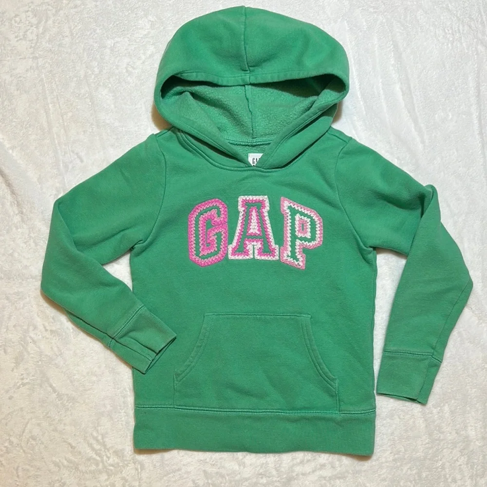 EUC GAP Green and Pink ombré crochet style Logo Hoodie Sweatshirt 6/7